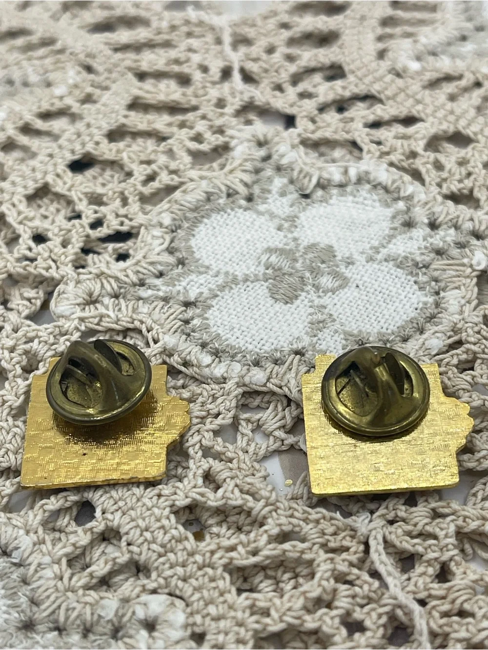 R&A‎ banana pins